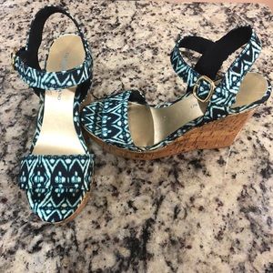 Christian Siriano Tribal Pattern Wedge Sz 8.5